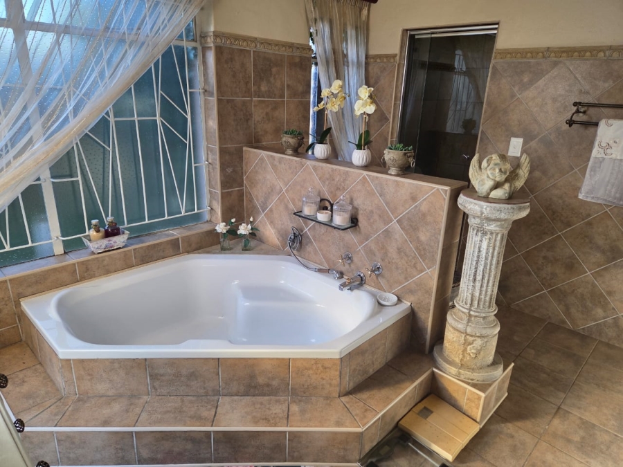 5 Bedroom Property for Sale in Frankfort Free State